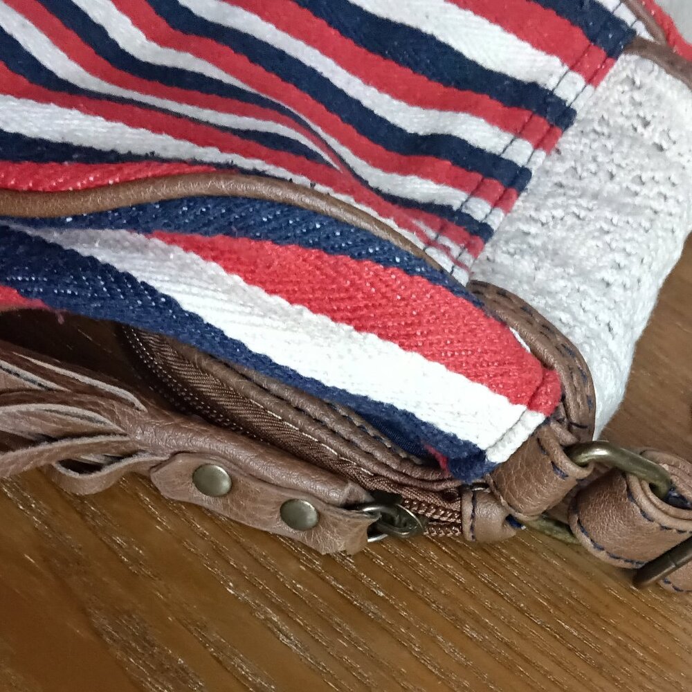 American Eagle Crossbody Bag - Picture 3 of 9